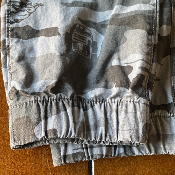 GAP Star Wars XL approximately 34 inches long. Nice condition. Has two pockets. - Picture 8 of 10